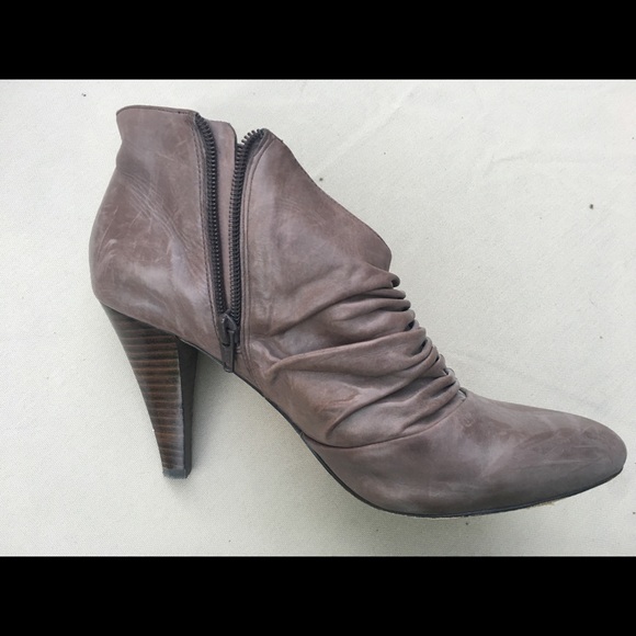 Saks Fifth Avenue leather heeled booties size 8.5 - Picture 3 of 8